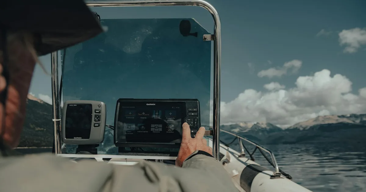 GPS ve Elektronik Navigasyon: Yatçının Modern Pusulaları